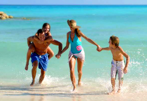 family in cancun Picture